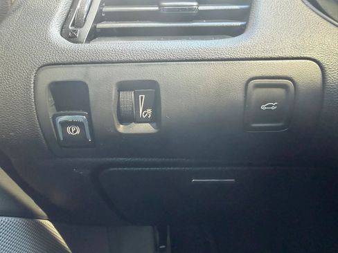 Used 2019 Chevrolet Impala LT FWD image 17