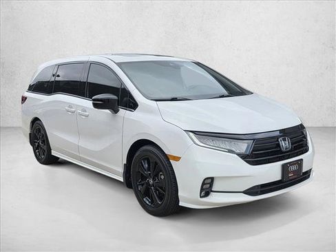 Used 2024 Honda Odyssey Sport image 3