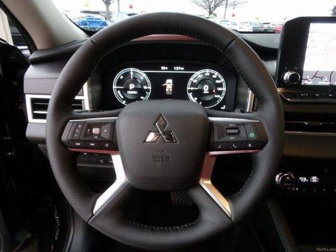 New 2025 Mitsubishi Outlander SEL image 30