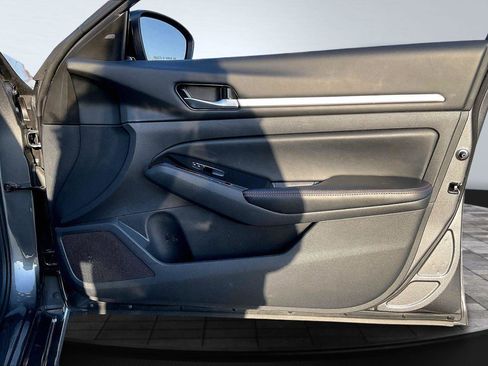 Certified 2025 Nissan Altima 2.5 SR image 24