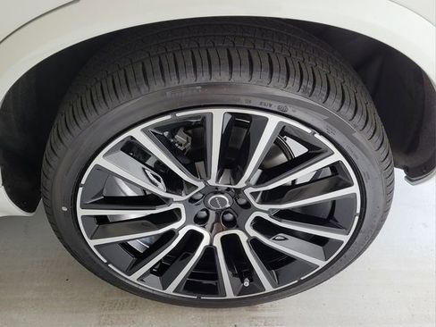 New 2026 Volvo XC90 B5 Plus w/ Protection Package Premier AWD/4WD image 6
