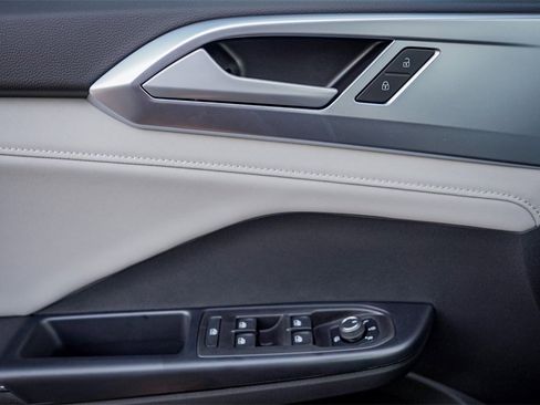 New 2026 Volkswagen Taos SE image 19