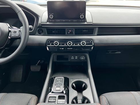 Used 2023 Honda Pilot Sport image 14