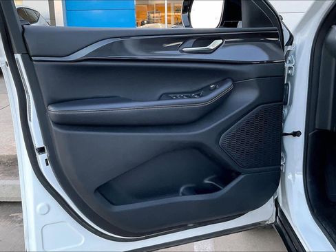 Used 2023 Jeep Grand Cherokee L Altitude image 20