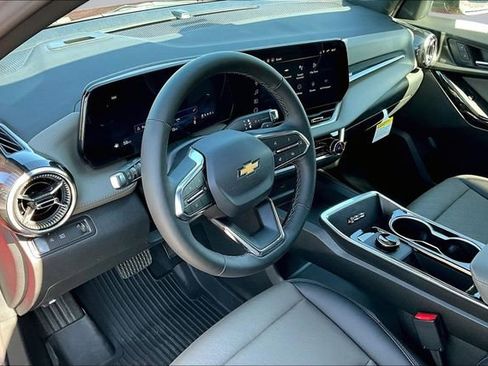New 2026 Chevrolet Equinox LT w/ Convenience Package II FWD image 7