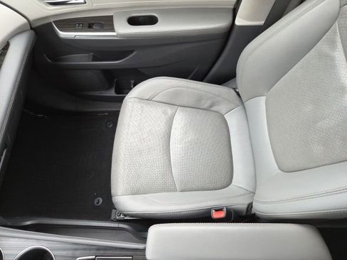 Used 2021 Toyota Sienna Limited image 21