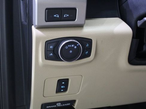 Used 2019 Ford F250 Lariat w/ Chrome Package image 12