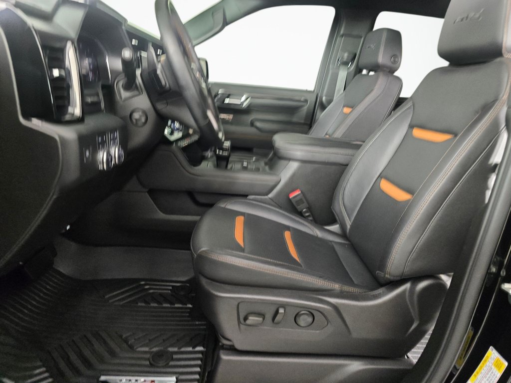 Used 2024 GMC Sierra 1500 AT4 w/ Technology Package AWD/4WD image 13