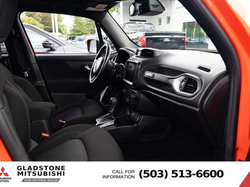 Used 2021 Jeep Renegade Latitude w/ Sun & Sound Group AWD/4WD image 27