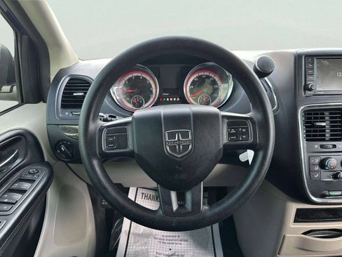 Used 2019 Dodge Grand Caravan SE FWD image 20