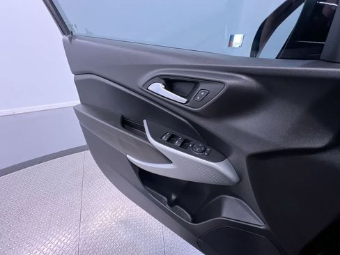 Used 2025 Chevrolet Trax LS w/ LS Convenience Package FWD image 30