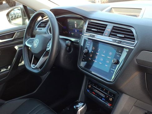 Certified 2022 Volkswagen Tiguan SE image 12