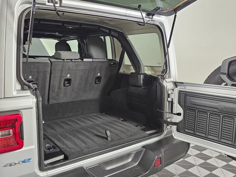 Used 2024 Jeep Wrangler Unlimited Sahara AWD/4WD image 14
