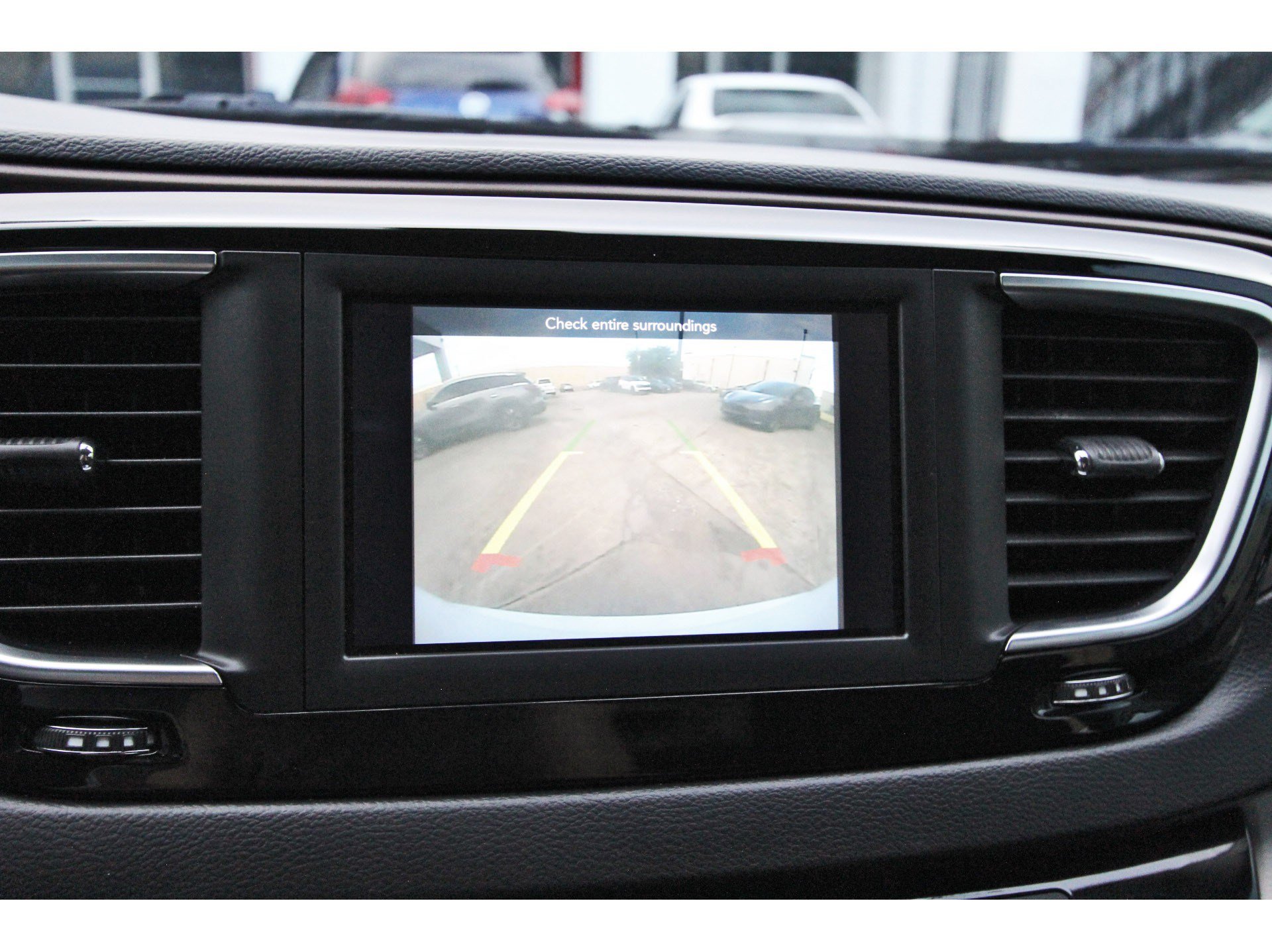 Used 2020 Chrysler Voyager L FWD image 29
