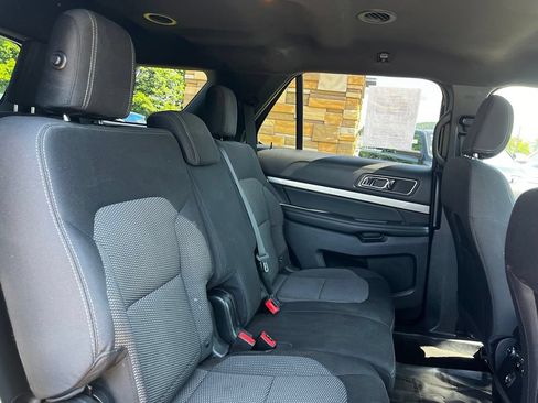 Used 2018 Ford Explorer XLT w/ Equipment Group 201A AWD/4WD image 29