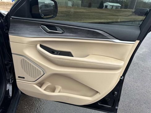 Used 2022 Jeep Grand Cherokee L Limited image 24