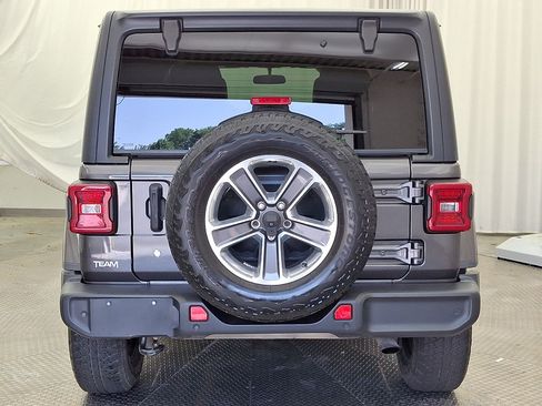 Used 2018 Jeep Wrangler Unlimited Sahara w/ Cold Weather Group AWD/4WD image 26