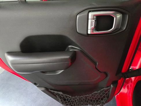 Used 2018 Jeep Wrangler Unlimited Sport S AWD/4WD image 18