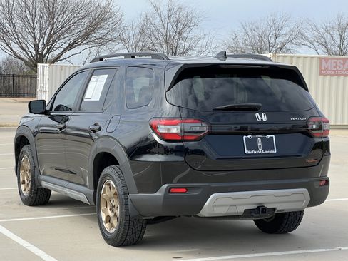 Used 2024 Honda Pilot TrailSport image 7