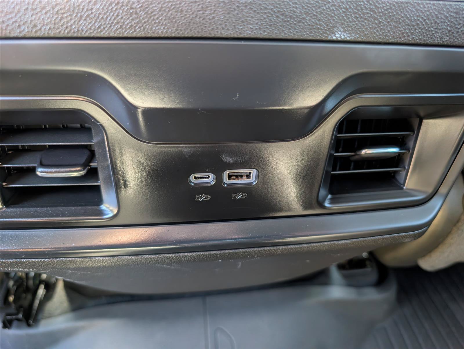 Used 2024 Chevrolet Silverado 2500 LT AWD/4WD image 19
