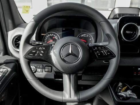 Used 2025 Mercedes-Benz Sprinter 2500 image 16