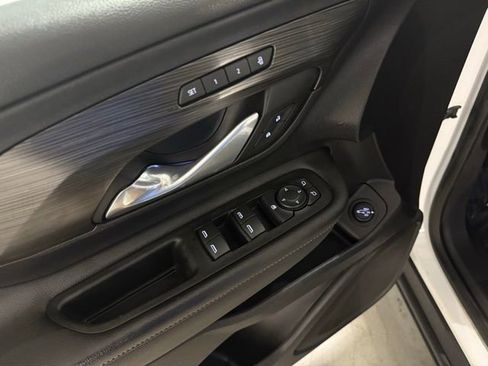 Certified 2022 GMC Terrain SLT image 11