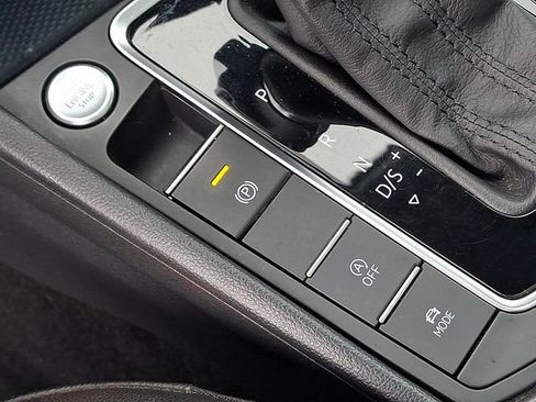Used 2019 Volkswagen Jetta SEL Premium FWD image 24