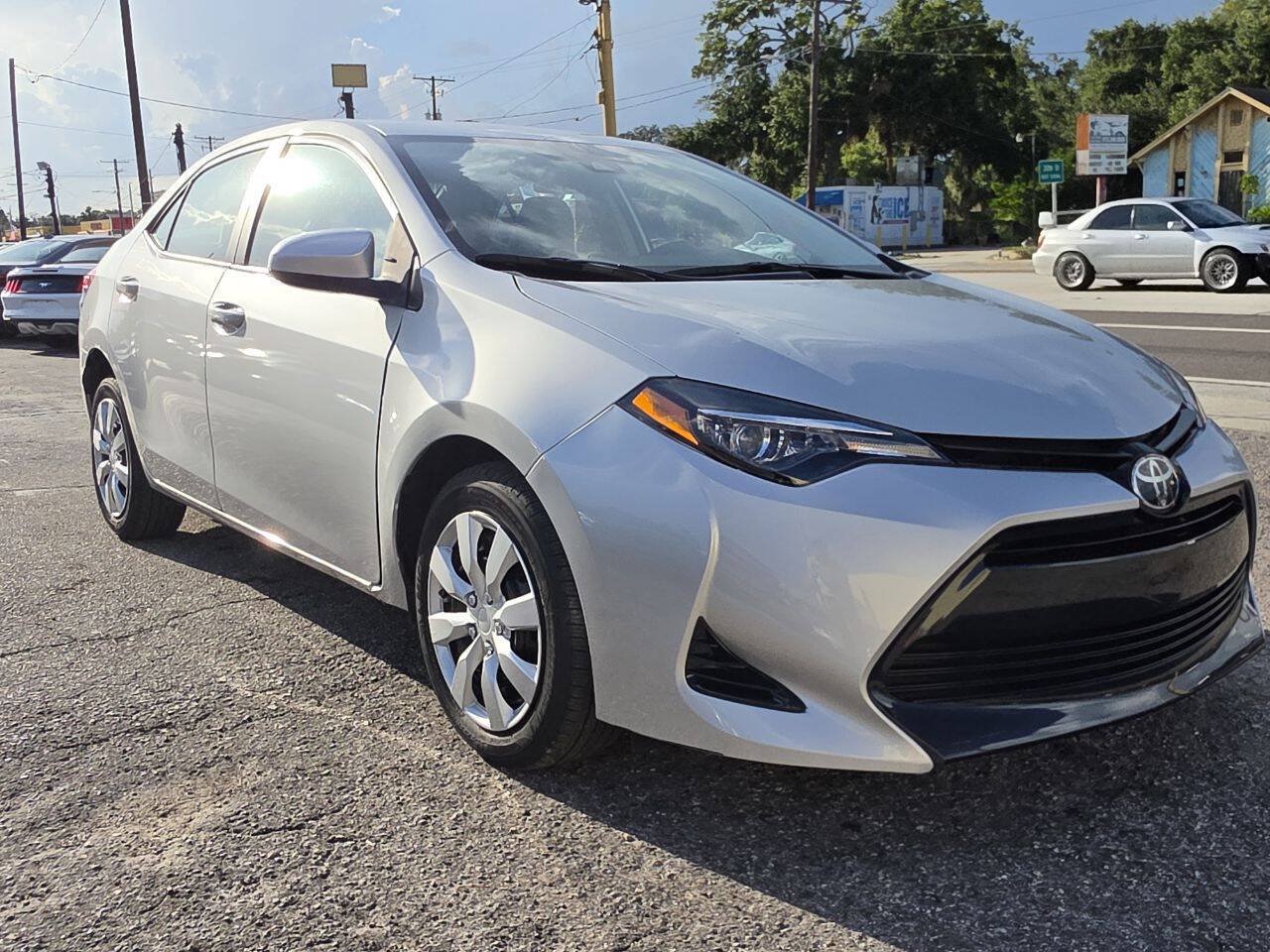 Used 2018 Toyota Corolla LE FWD image 15