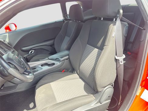 Used 2022 Dodge Challenger SXT image 19