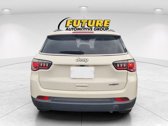Used 2019 Jeep Compass Latitude FWD image 4