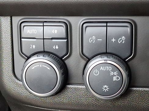 Used 2021 Chevrolet Tahoe LT w/ LT Signature Package image 23