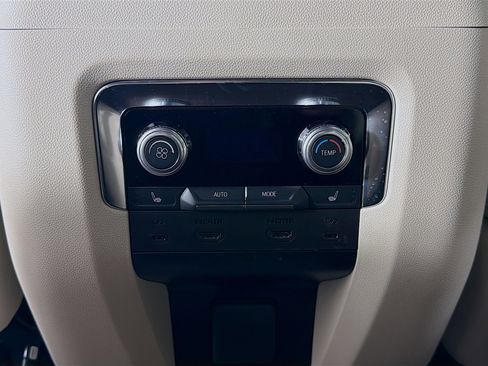 Used 2025 GMC Yukon Denali w/ Denali Reserve Package image 27