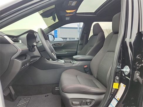 Used 2021 Toyota RAV4 SE image 13