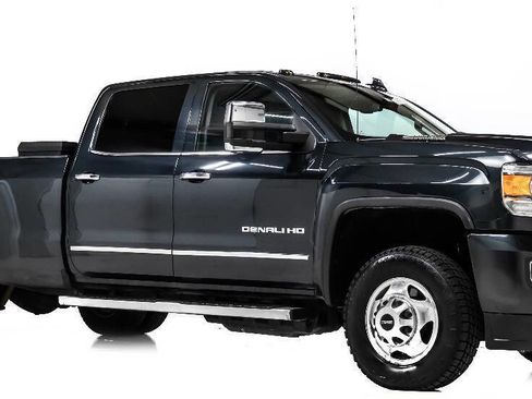 Used 2019 GMC Sierra 3500 Denali image 1