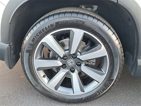 Certified 2025 Honda Pilot Touring image 7