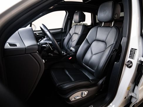 Certified 2026 Porsche Macan AWD/4WD image 5