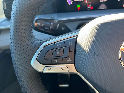 New 2026 Volkswagen Tiguan SE R-Line FWD image 21
