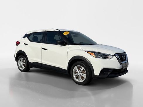 Used 2020 Nissan Kicks S image 7