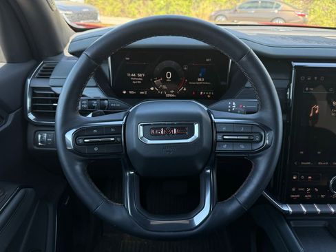 Used 2024 GMC Acadia AT4 w/ Luxury Package image 28