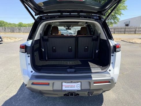 New 2026 Nissan Pathfinder Platinum AWD/4WD image 12