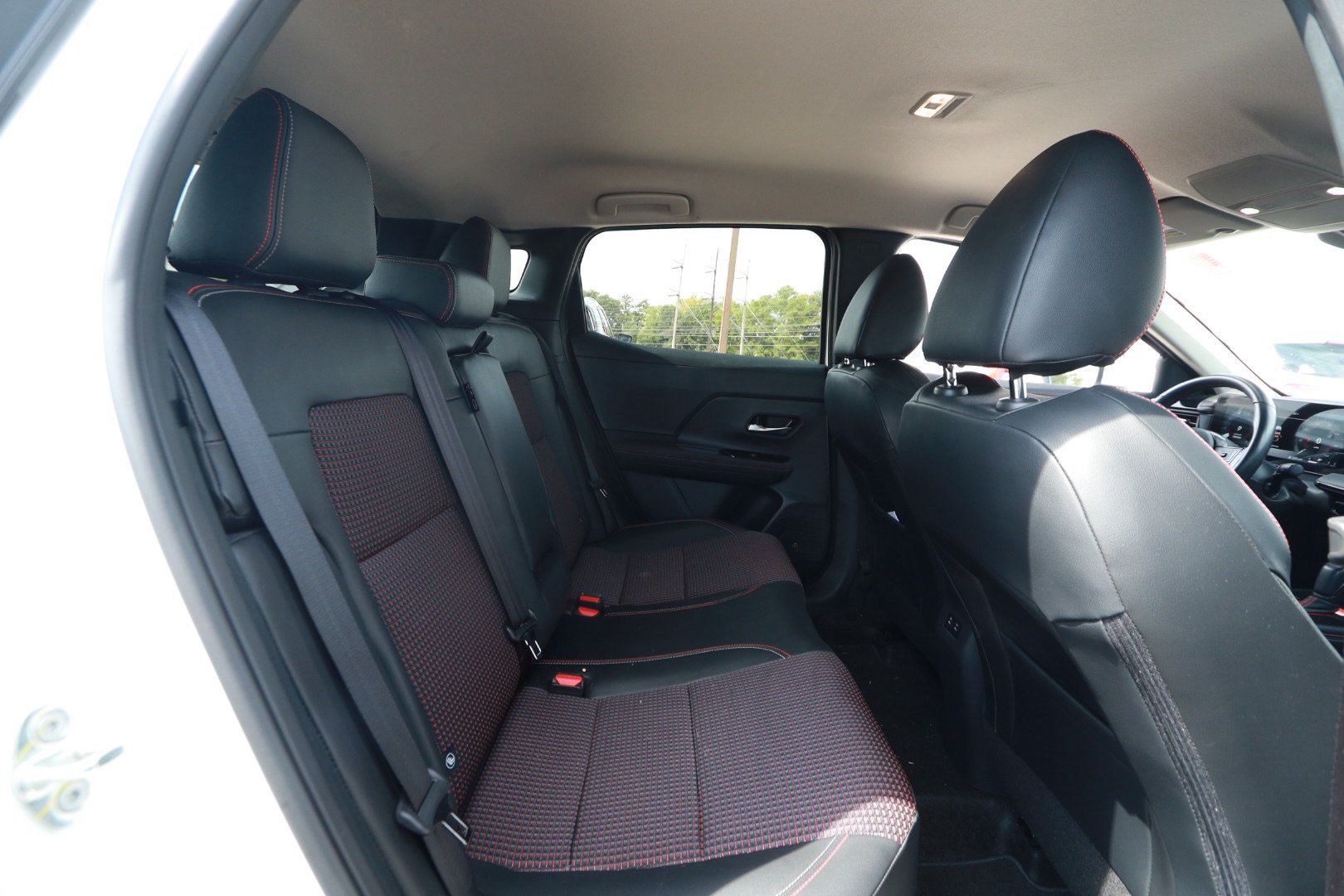Used 2025 Nissan Kicks SR w/ Interior Electronics Package FWD image 25