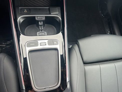 Used 2024 Mercedes-Benz EQB 300 4MATIC image 17