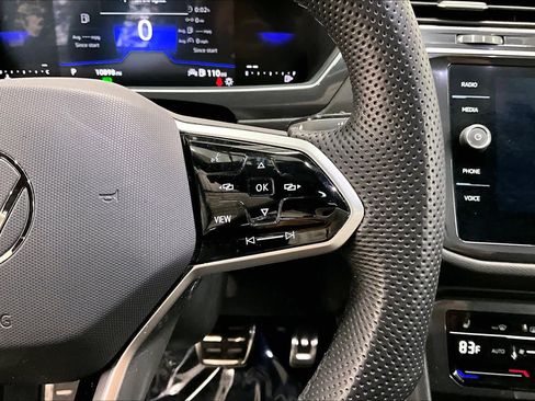 Used 2024 Volkswagen Tiguan SE R-Line image 22