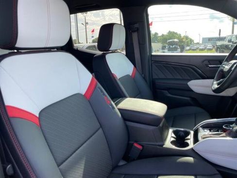 Used 2024 GMC Canyon AT4X image 9