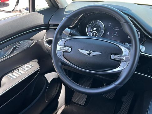 Used 2025 Genesis GV70 2.5T AWD/4WD image 17
