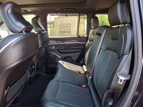 Used 2024 Jeep Grand Cherokee Overland w/ Advanced Protech Group III AWD/4WD image 10