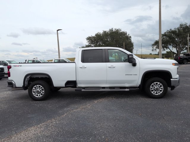 Used 2025 Chevrolet Silverado 2500 LT w/ Convenience Package AWD/4WD image 4