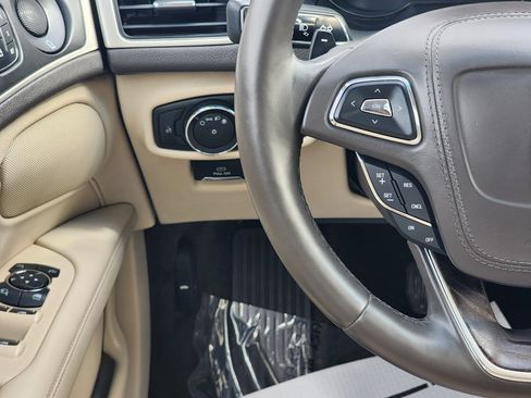 Used 2018 Lincoln MKZ Reserve w/ Climate Package FWD image 12