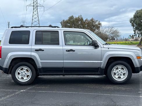 Used 2016 Jeep Patriot Sport image 3