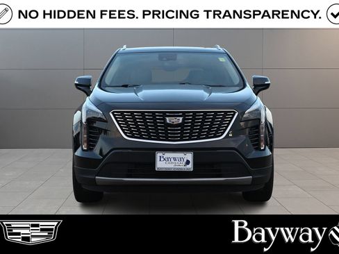 Used 2021 Cadillac XT4 Premium Luxury FWD image 2